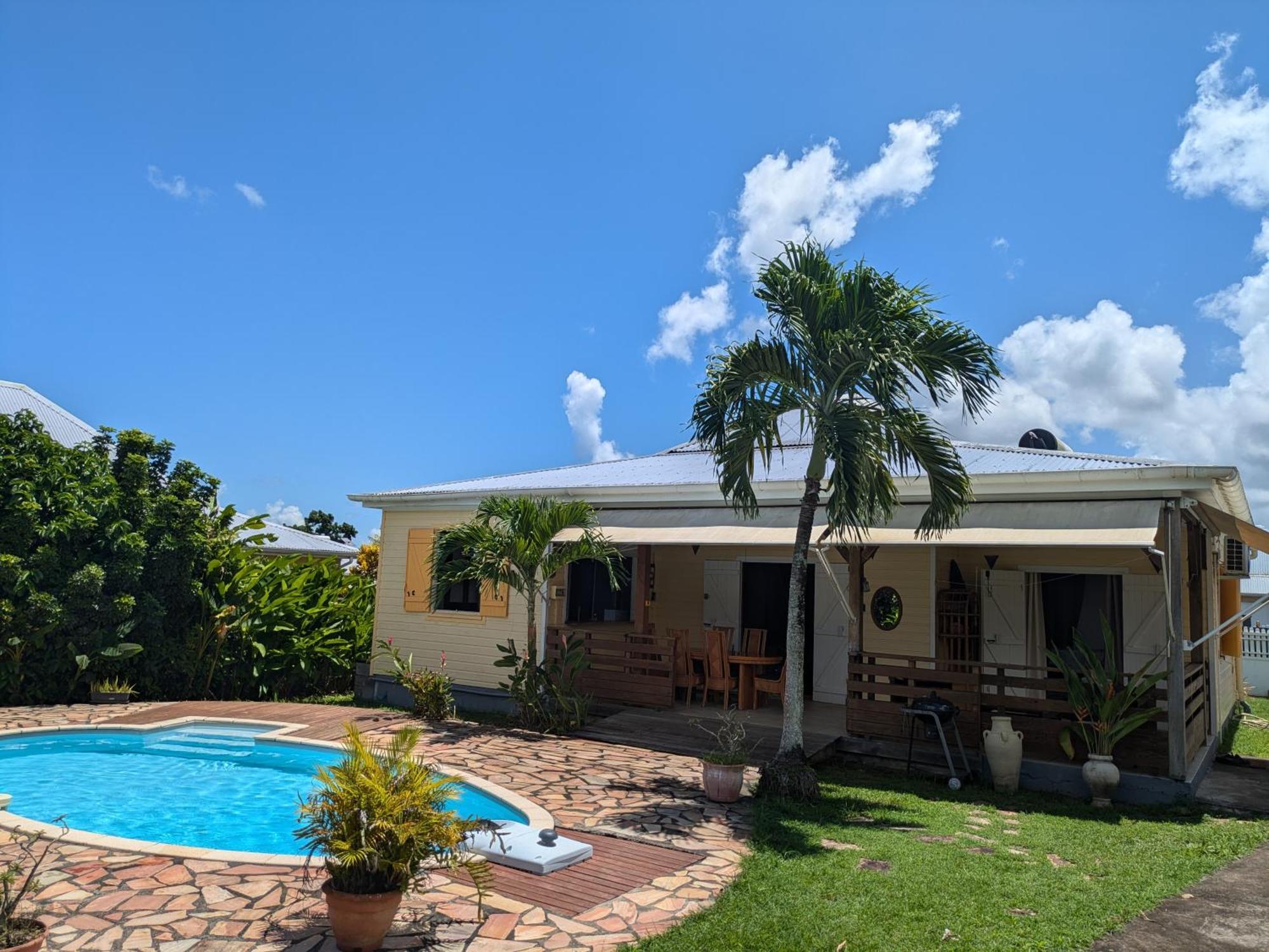 Charmante Villa Creole Climatisee, Jardin Tropical Et Piscine Prives Lamentin Экстерьер фото